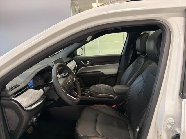 Used 2023 Jeep Compass Latitude w/ Sun and Sound Group image 11