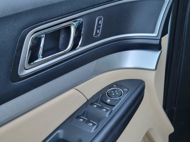 Used 2017 Ford Explorer XLT w/ Equipment Group 201A AWD/4WD image 12