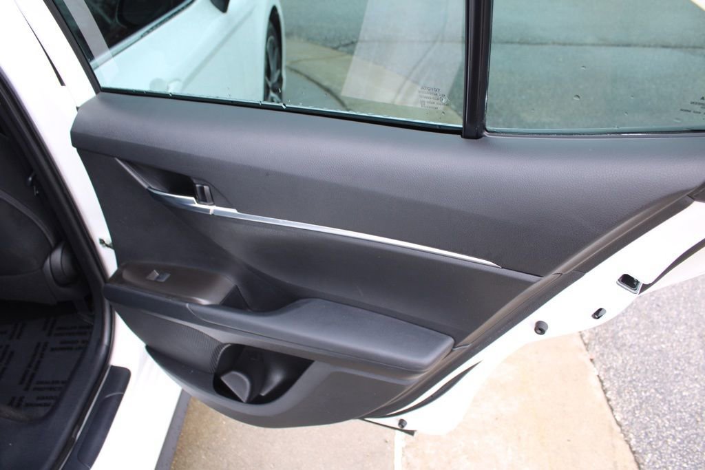 Used 2021 Toyota Camry SE w/ Blackout Package (TMS) image 22