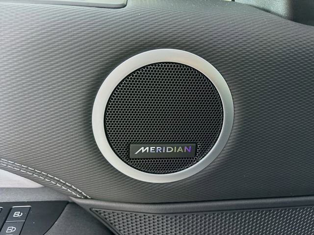 Used 2024 Land Rover Discovery Dynamic SE image 21