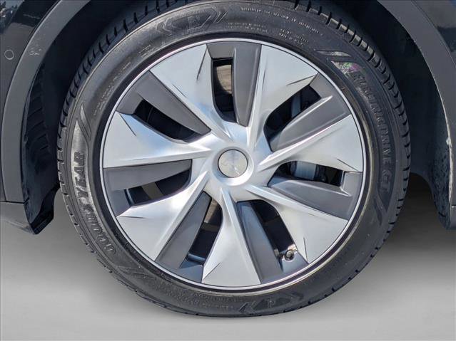 Used 2022 Tesla Model Y Long Range AWD/4WD image 25