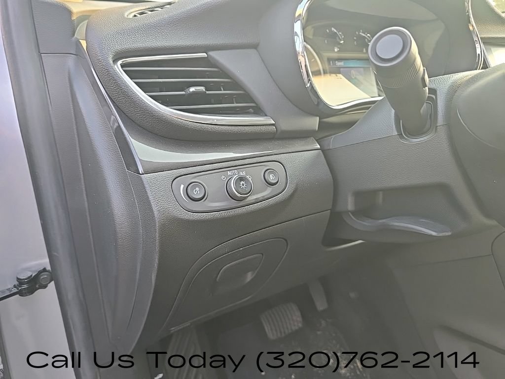 Used 2020 Buick Encore Essence FWD image 11