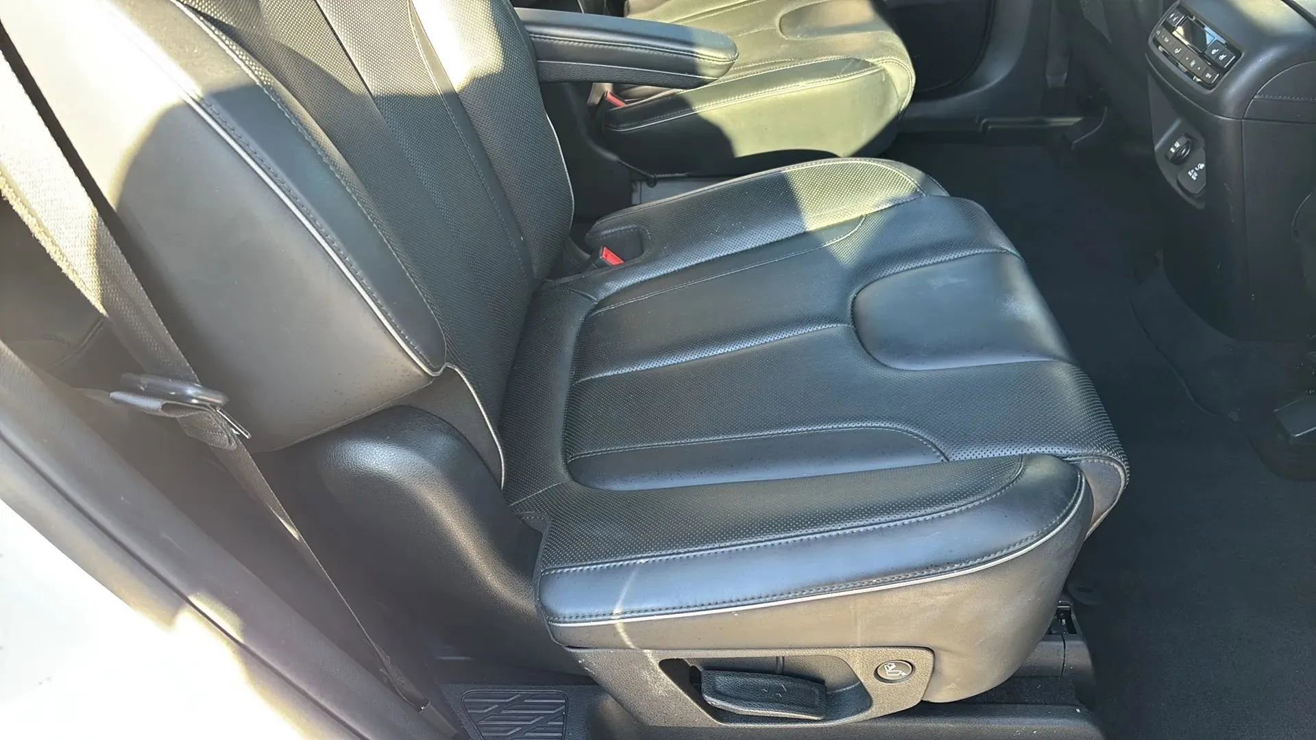 Used 2021 Hyundai Palisade Calligraphy image 33