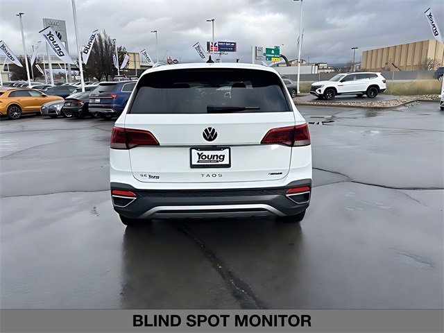 Used 2023 Volkswagen Taos SE w/ Panoramic Sunroof Package image 4