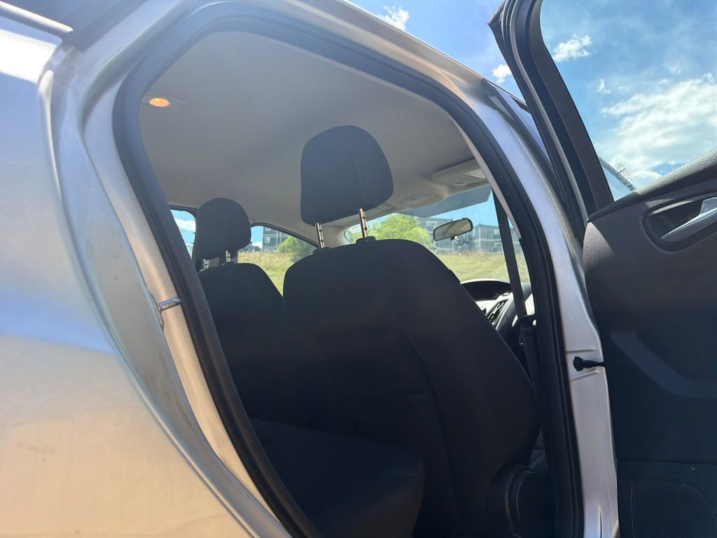 Used 2018 Ford Focus SE FWD image 26