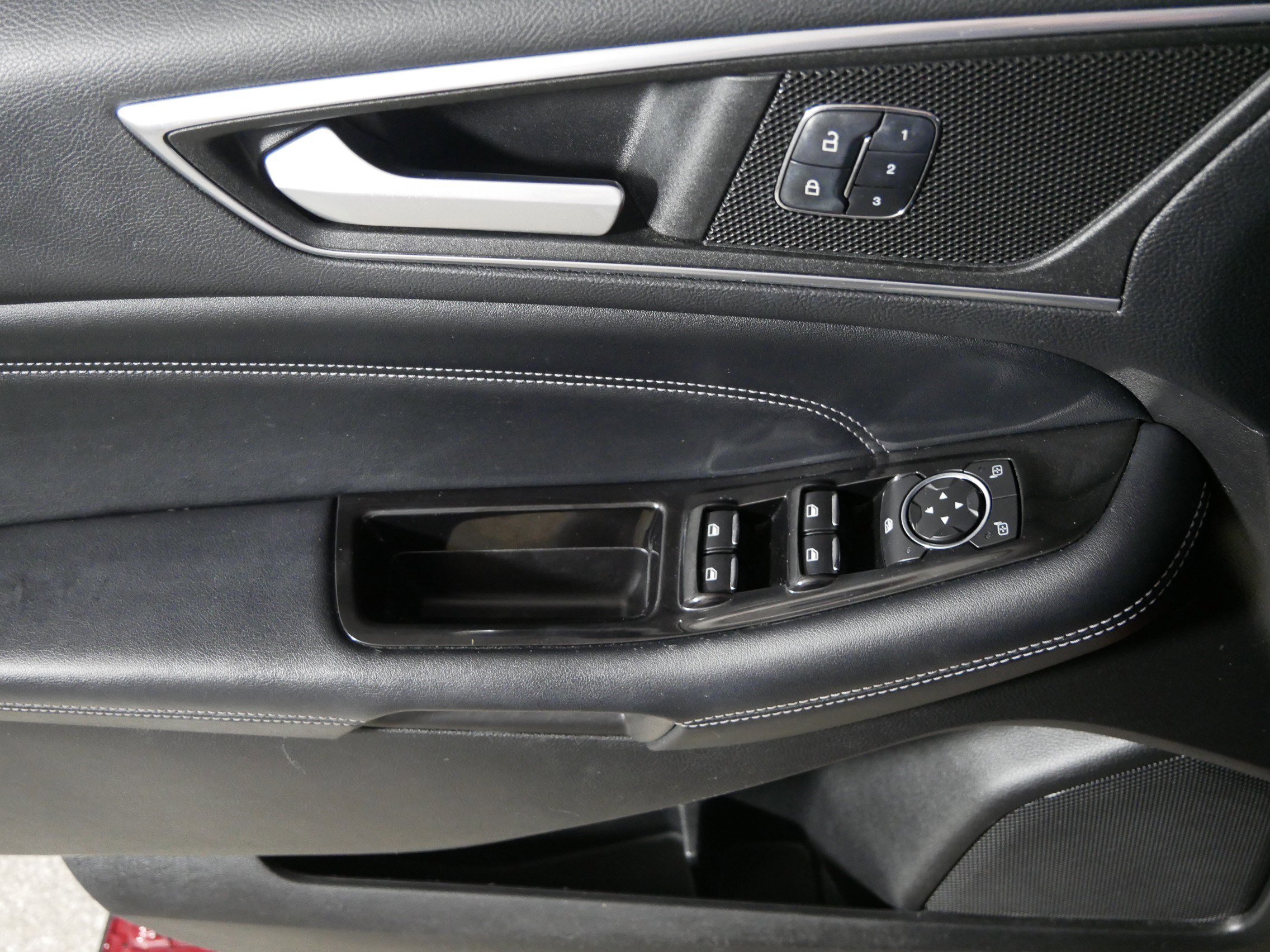 Used 2016 Ford Edge Titanium w/ Equipment Group 301A image 19