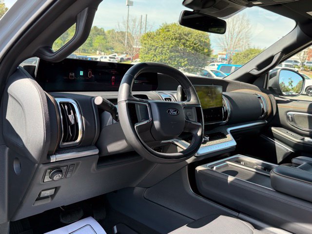 Used 2025 Ford Expedition Tremor AWD/4WD image 16