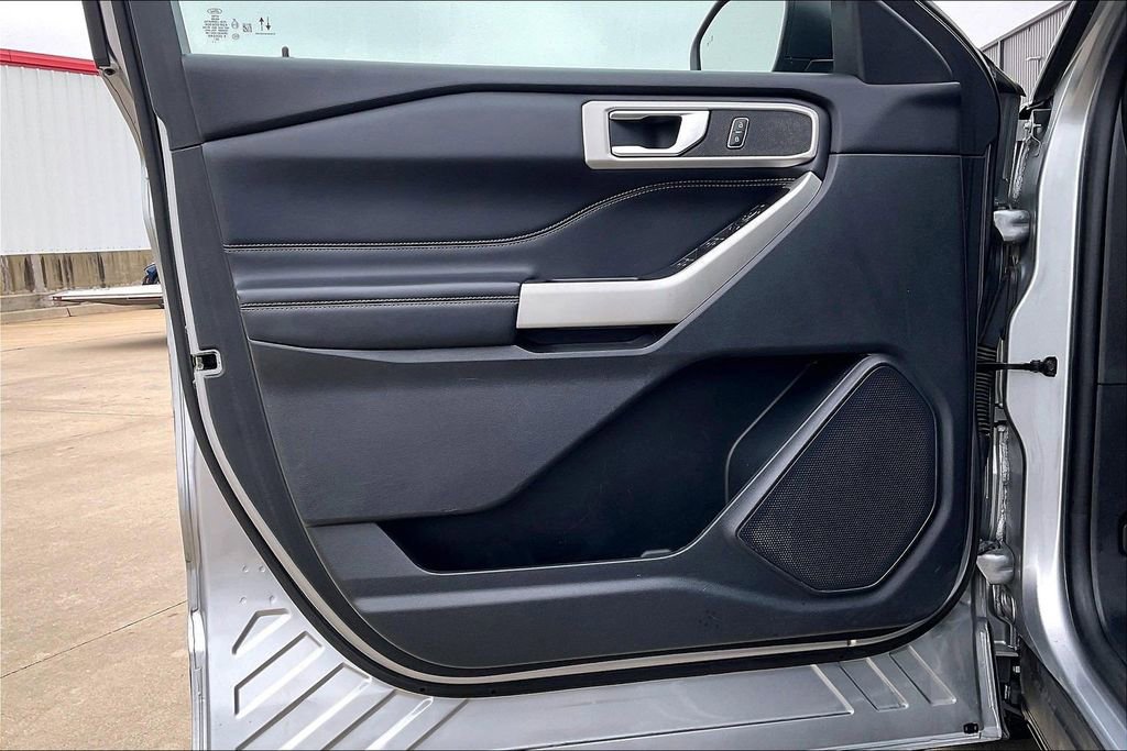 Used 2021 Ford Explorer XLT w/ Equipment Group 202A image 23