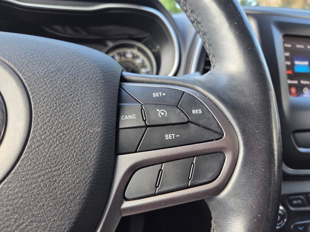 Used 2021 Jeep Cherokee Latitude Plus FWD image 14