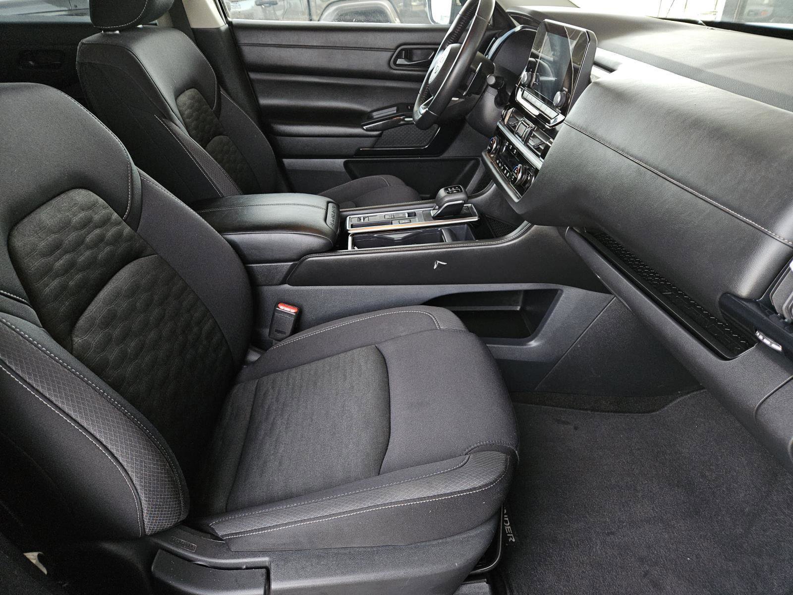 Used 2024 Nissan Pathfinder SV image 31