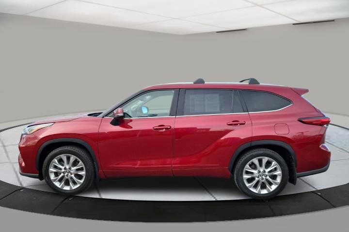 Used 2021 Toyota Highlander Limited image 2