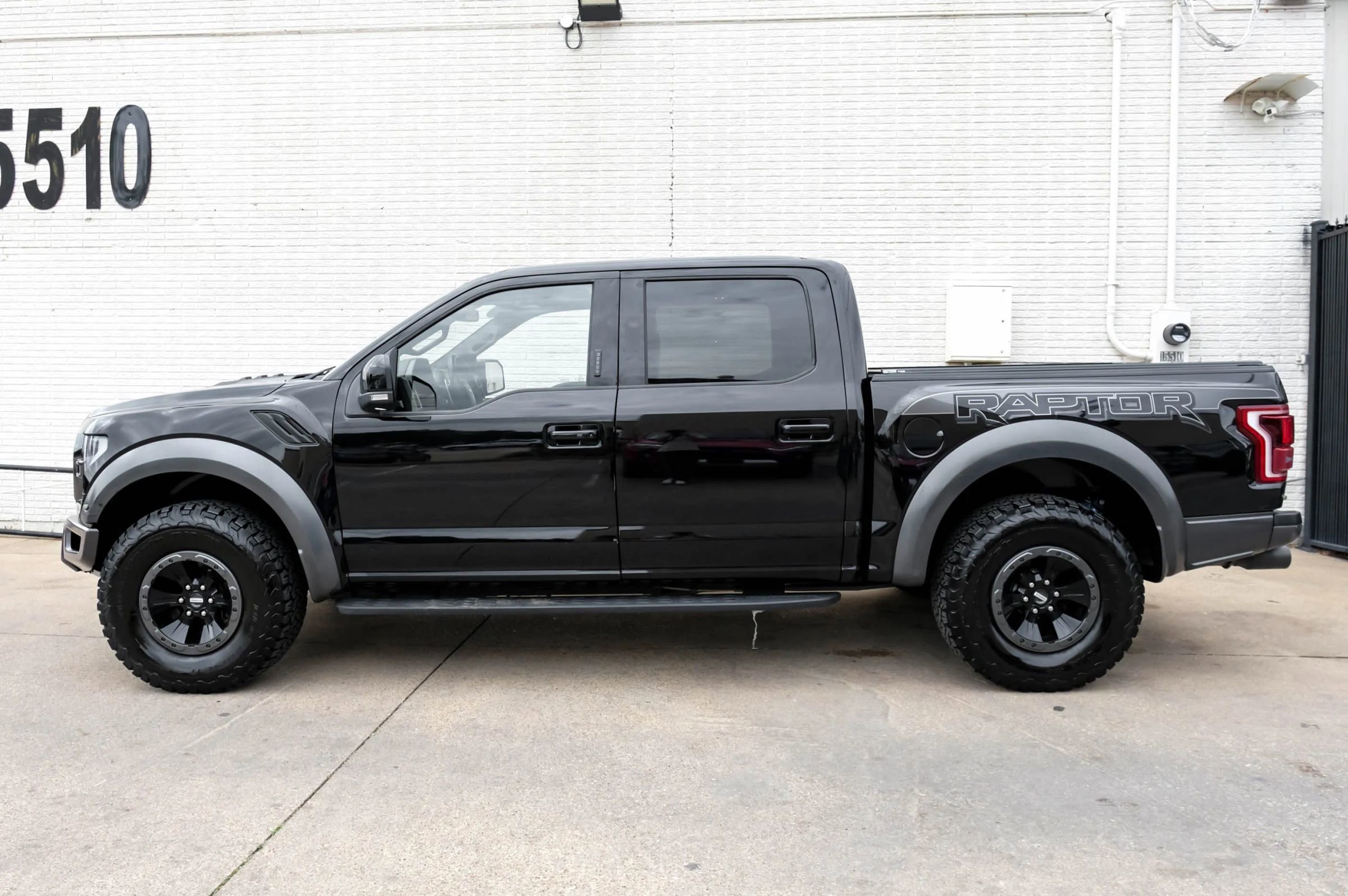 Used 2017 Ford F150 Raptor w/ Equipment Group 802A Luxury AWD/4WD image 11
