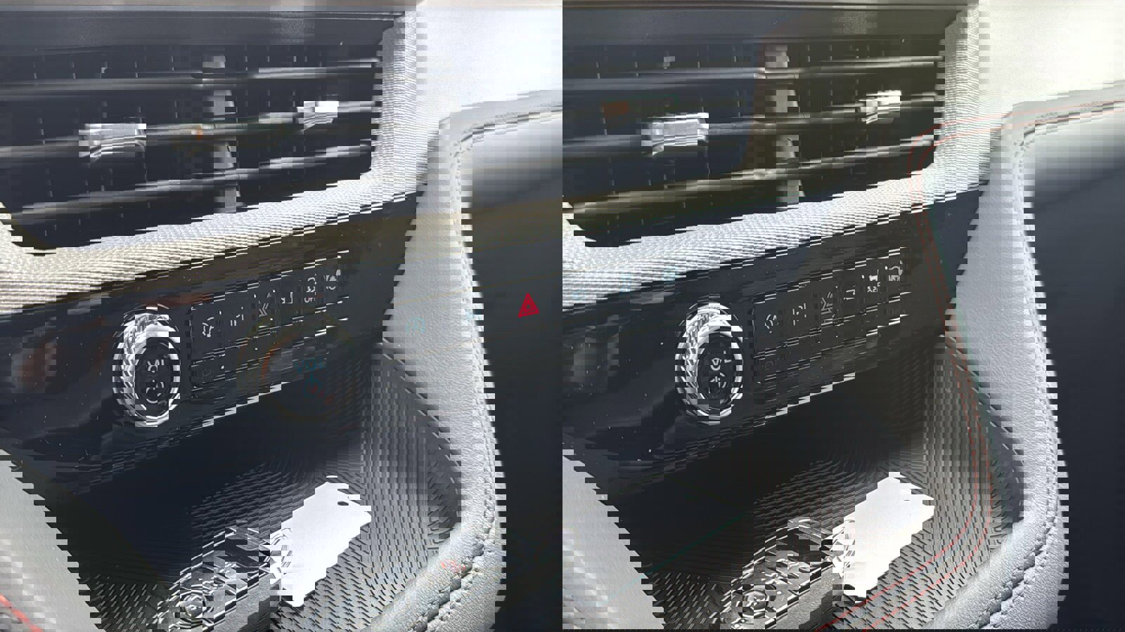 New 2026 Ford Explorer Active AWD/4WD image 25