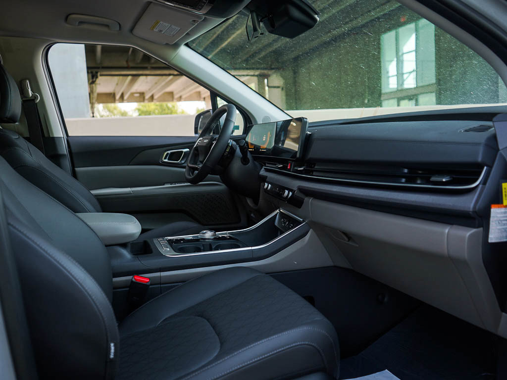 New 2027 Kia Carnival EX FWD image 11