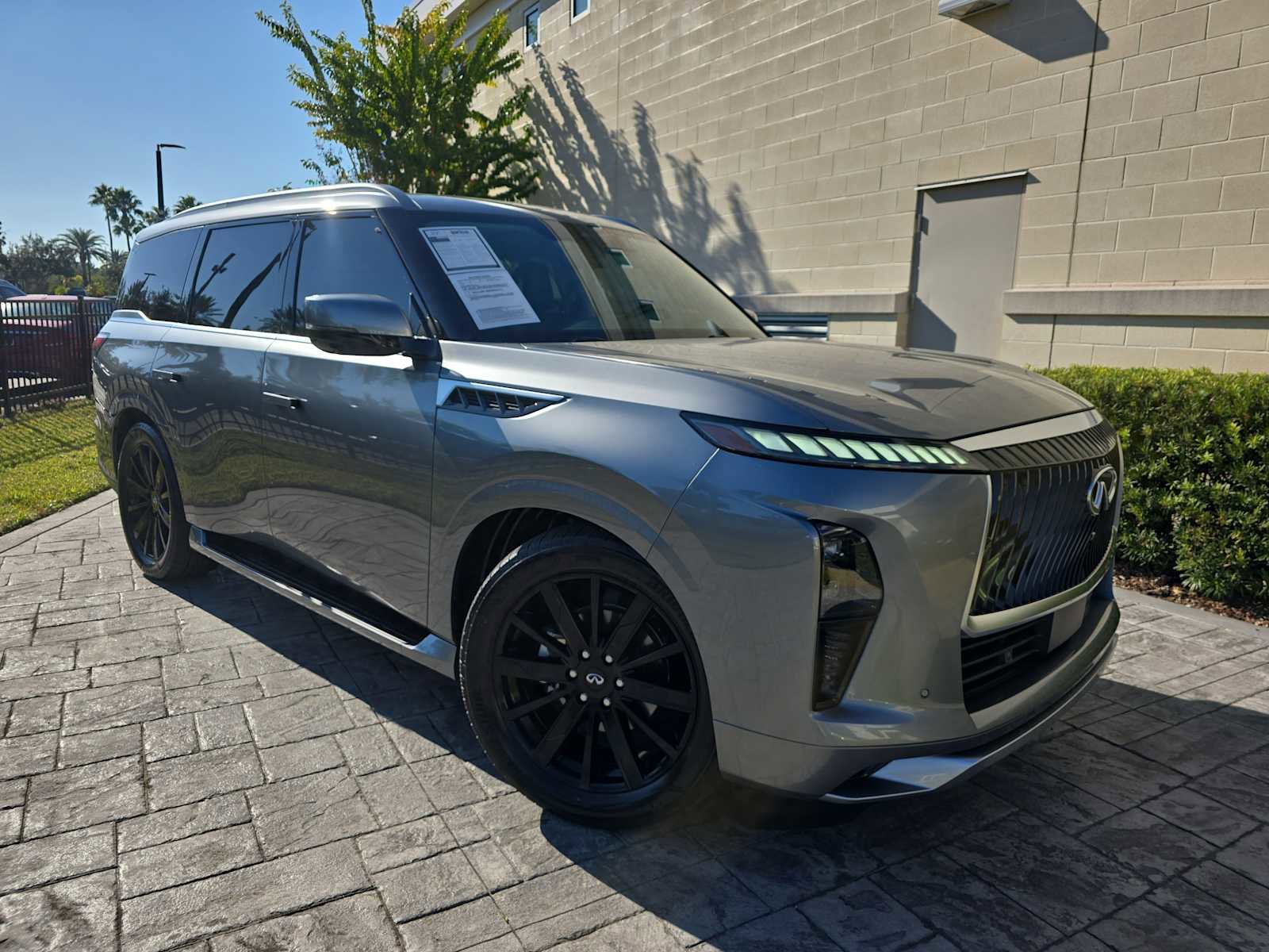 Certified 2025 INFINITI QX80 Sensory image 31