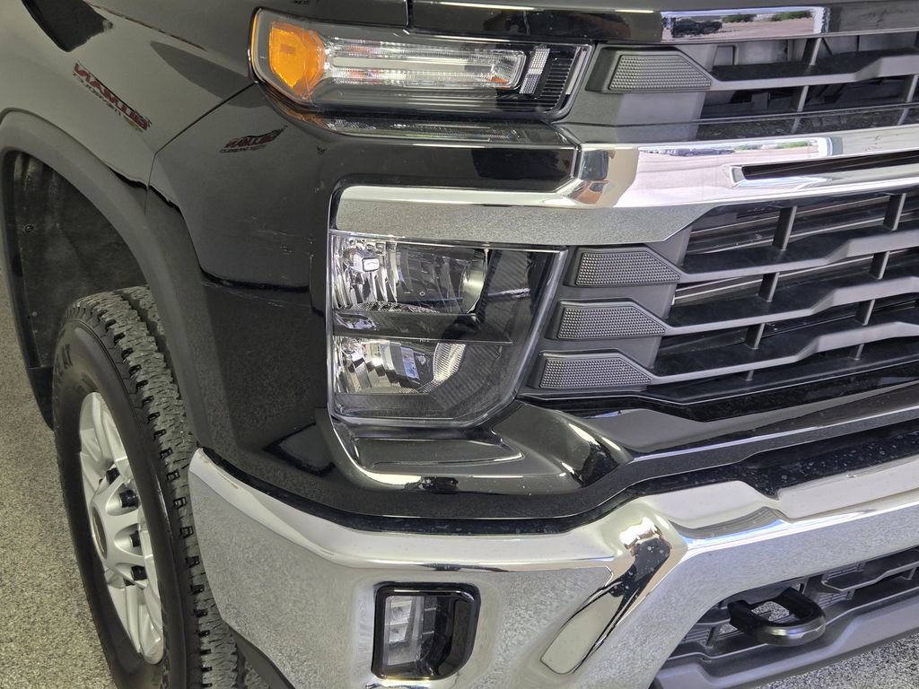 Used 2025 Chevrolet Silverado 2500 LT AWD/4WD image 9
