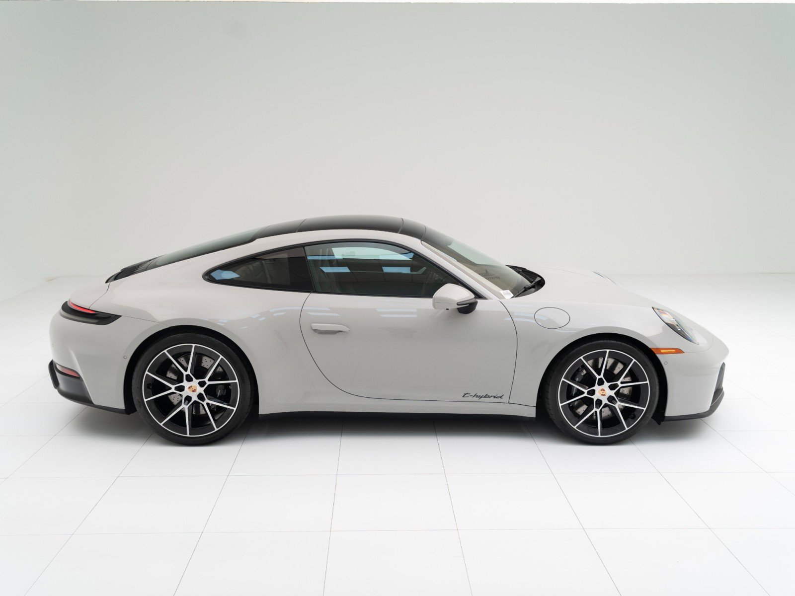 Certified 2025 Porsche 911 Carrera 4 GTS AWD/4WD image 8
