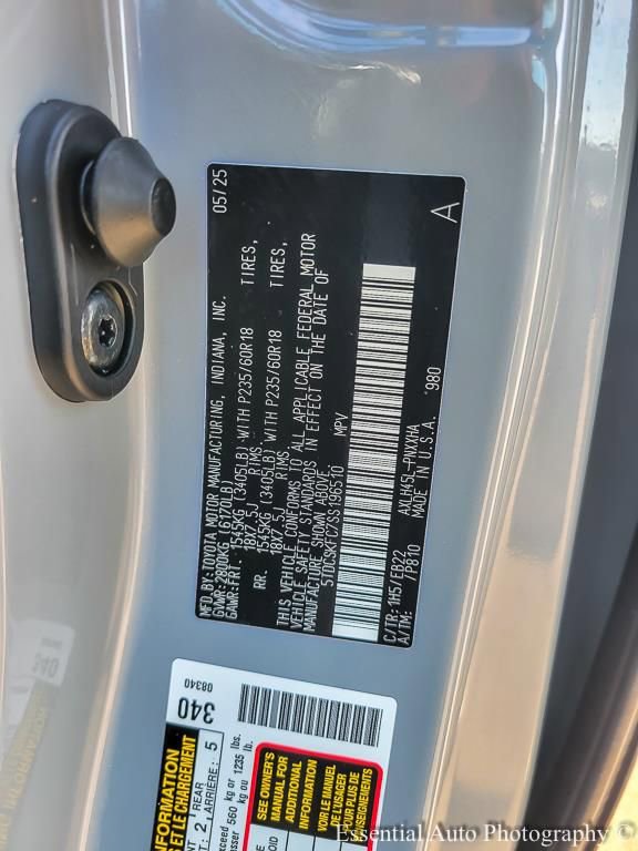 Used 2025 Toyota Sienna XLE Woodland Edition image 26