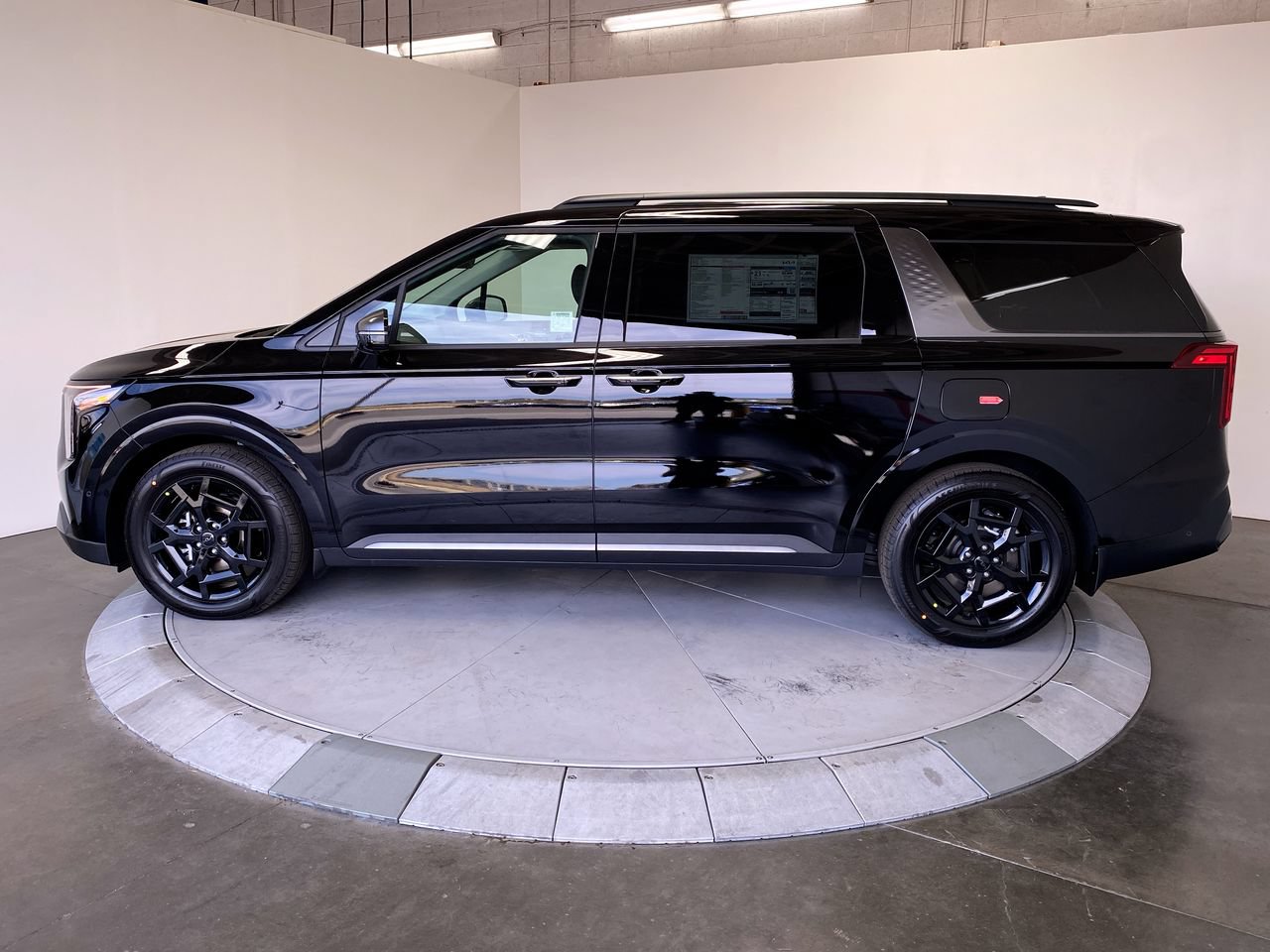 New 2027 Kia Carnival SX w/ Dark Edition Package FWD image 2