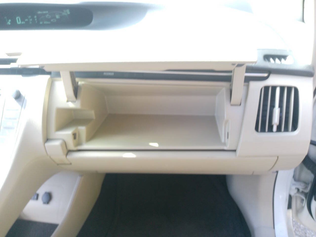 Used 2013 Toyota Prius Five FWD image 27