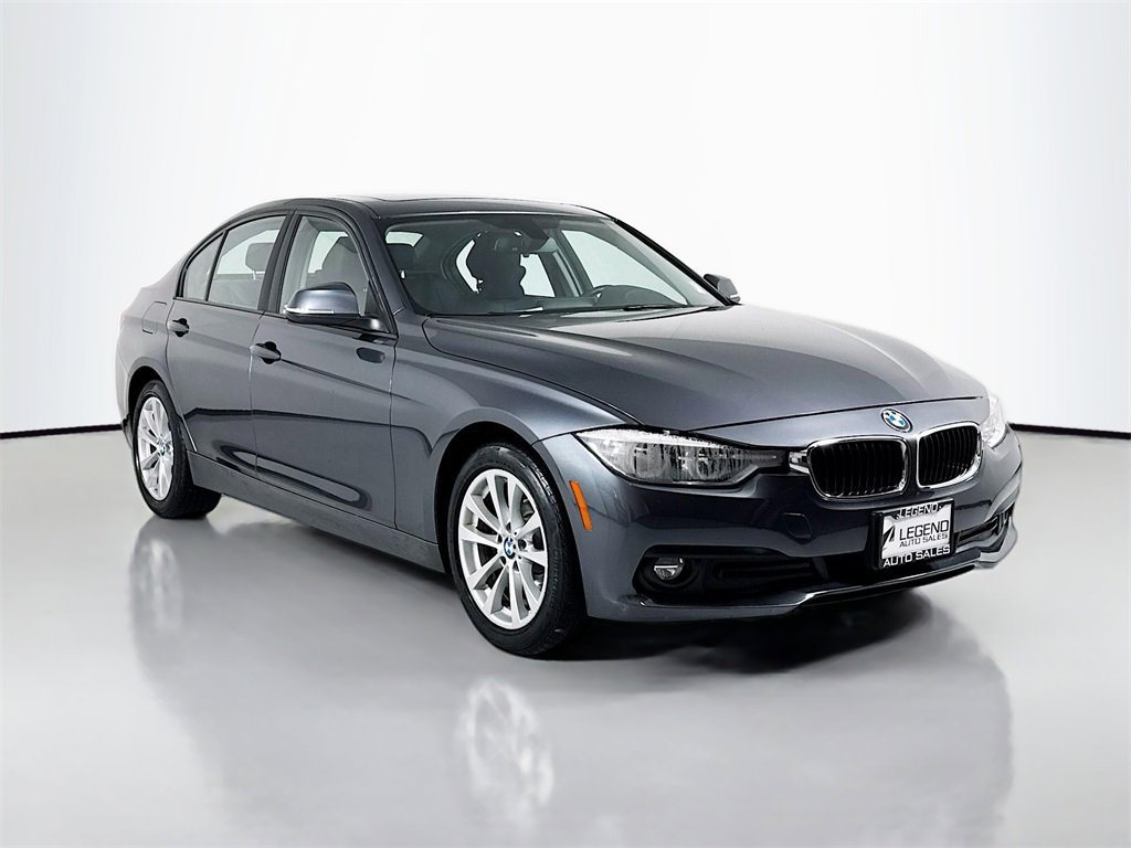Used 2018 BMW 320i xDrive Sedan image 3