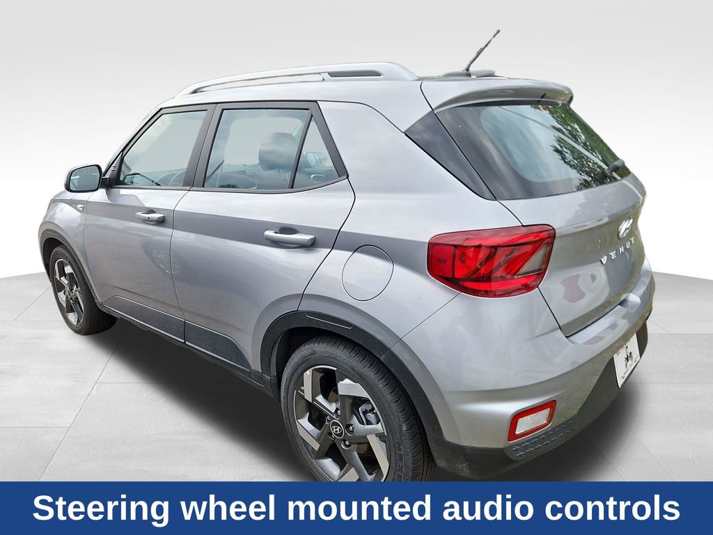 Used 2025 Hyundai Venue SEL FWD image 4