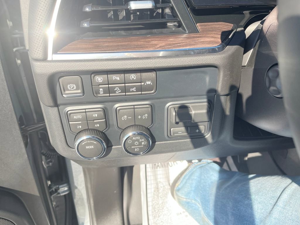 New 2026 Chevrolet Suburban Premier image 13