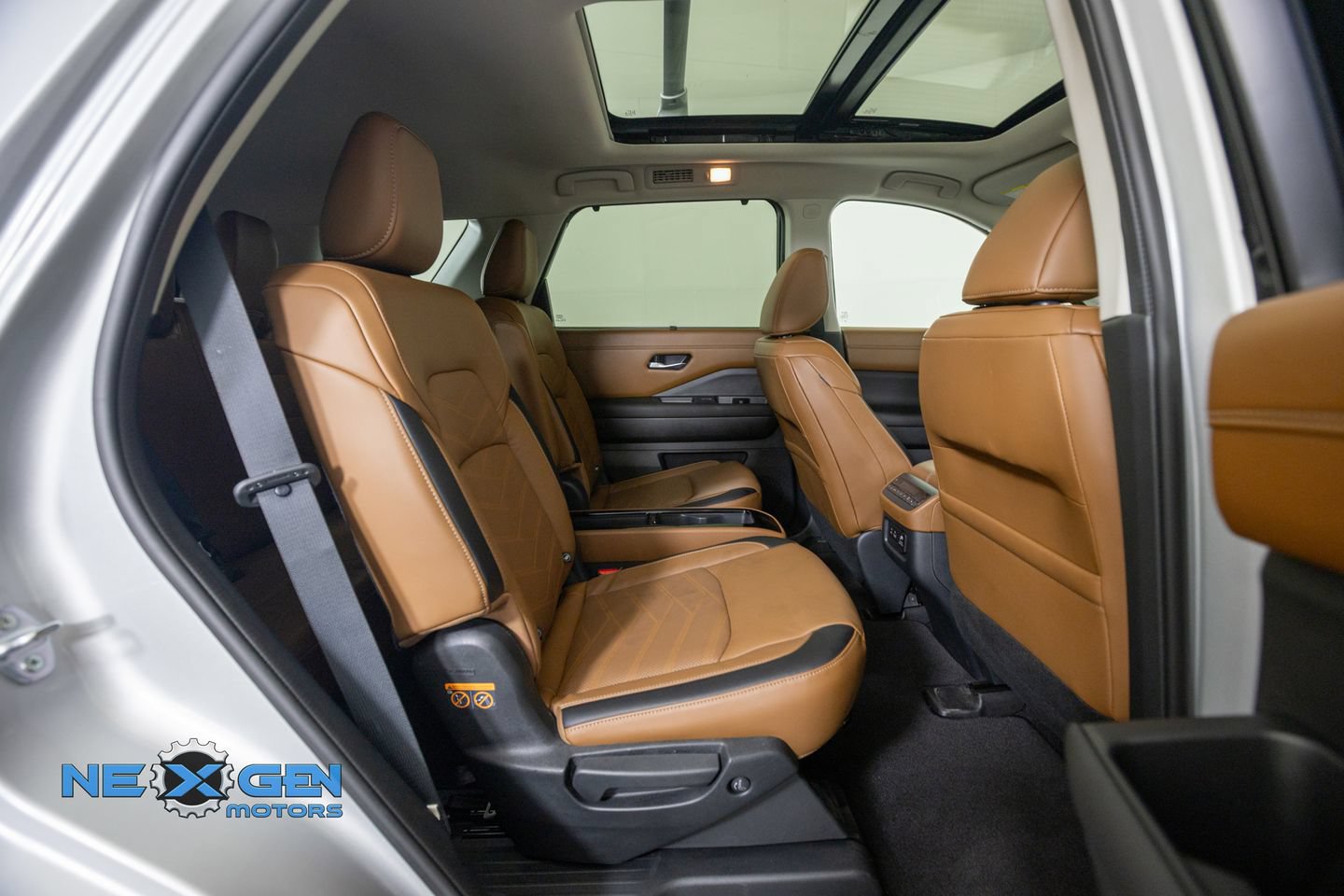 Used 2022 Nissan Pathfinder Platinum AWD/4WD image 38