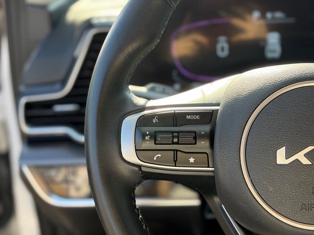 Used 2025 Kia Sportage EX image 16