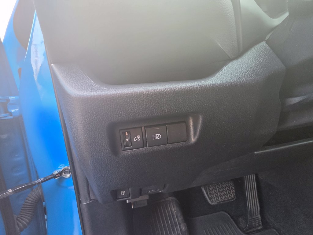 Used 2020 Toyota RAV4 LE w/ All Weather Liner Package AWD/4WD image 23