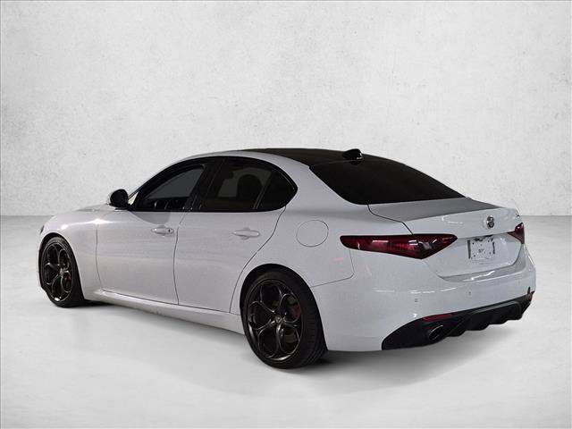 Used 2017 Alfa Romeo Giulia Ti w/ TI 19" Sport Package RWD image 7
