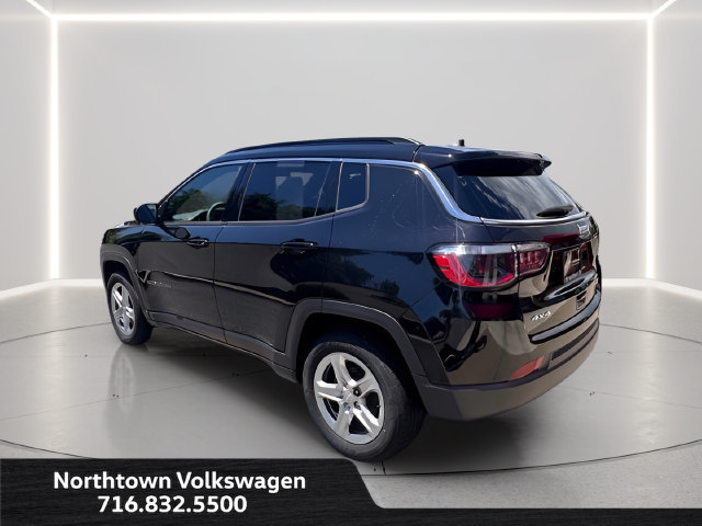 Used 2023 Jeep Compass Latitude w/ Convenience Group AWD/4WD image 3