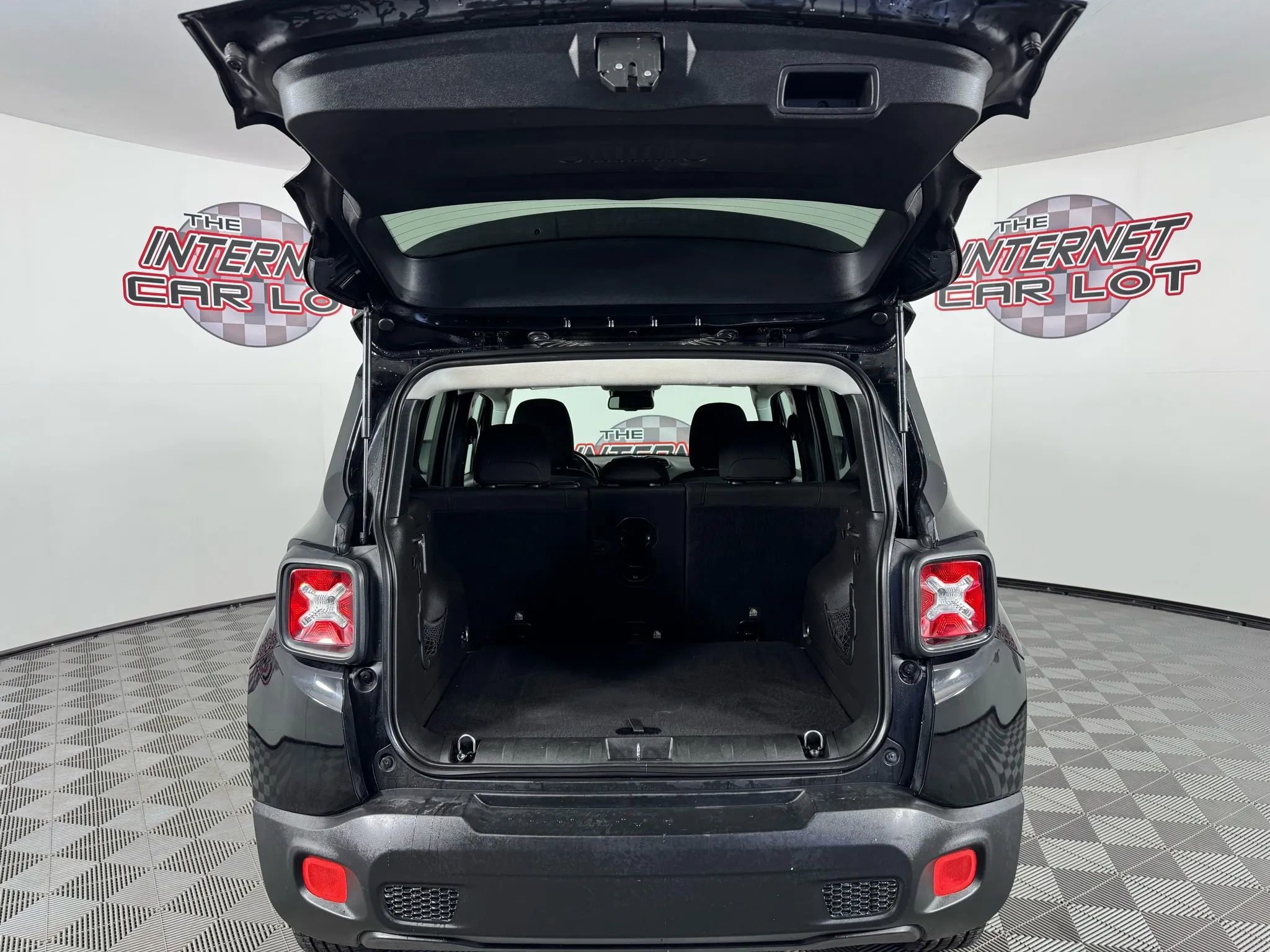 Used 2018 Jeep Renegade Trailhawk w/ Cold Weather Group II AWD/4WD image 27