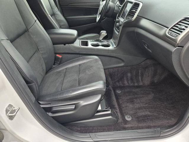 Used 2018 Jeep Grand Cherokee Altitude AWD/4WD image 29