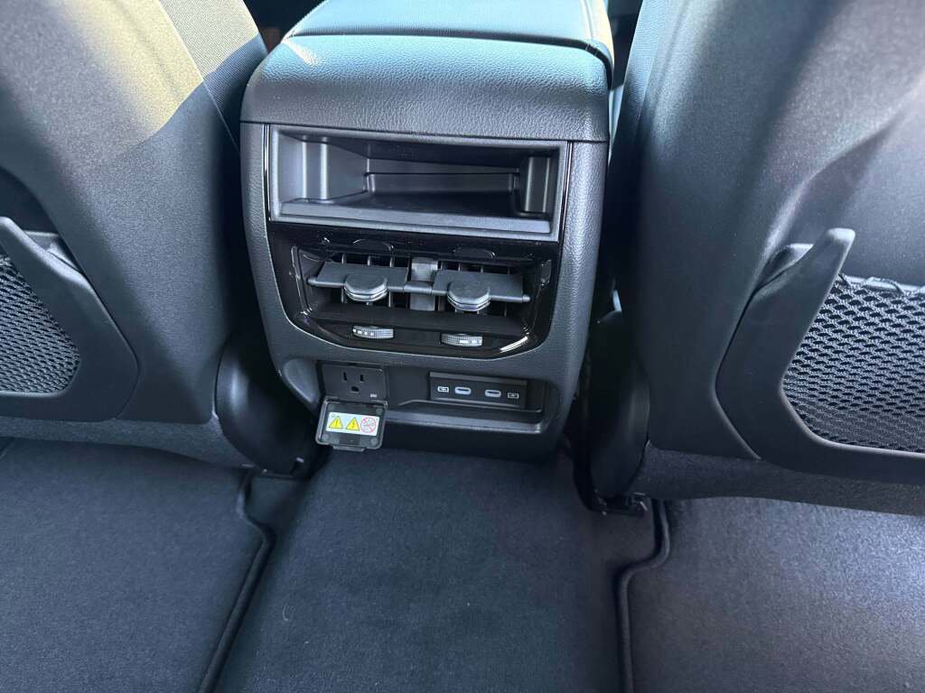 New 2026 Jeep Grand Cherokee Altitude image 19