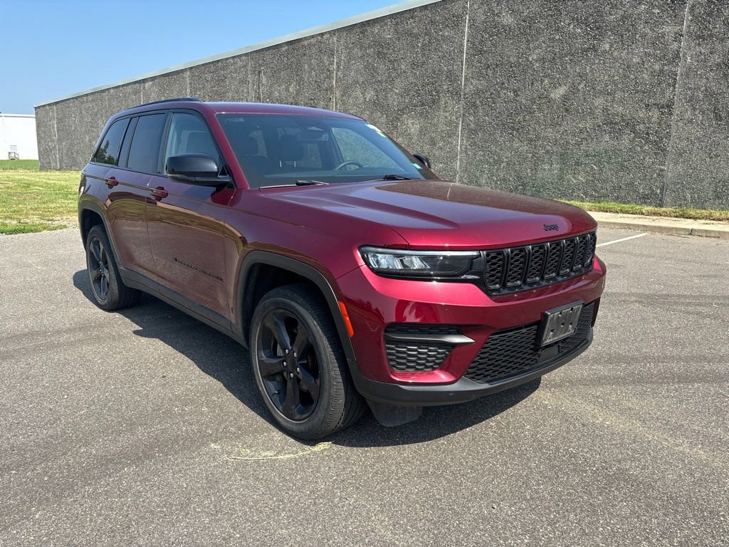 Used 2023 Jeep Grand Cherokee Altitude AWD/4WD image 1