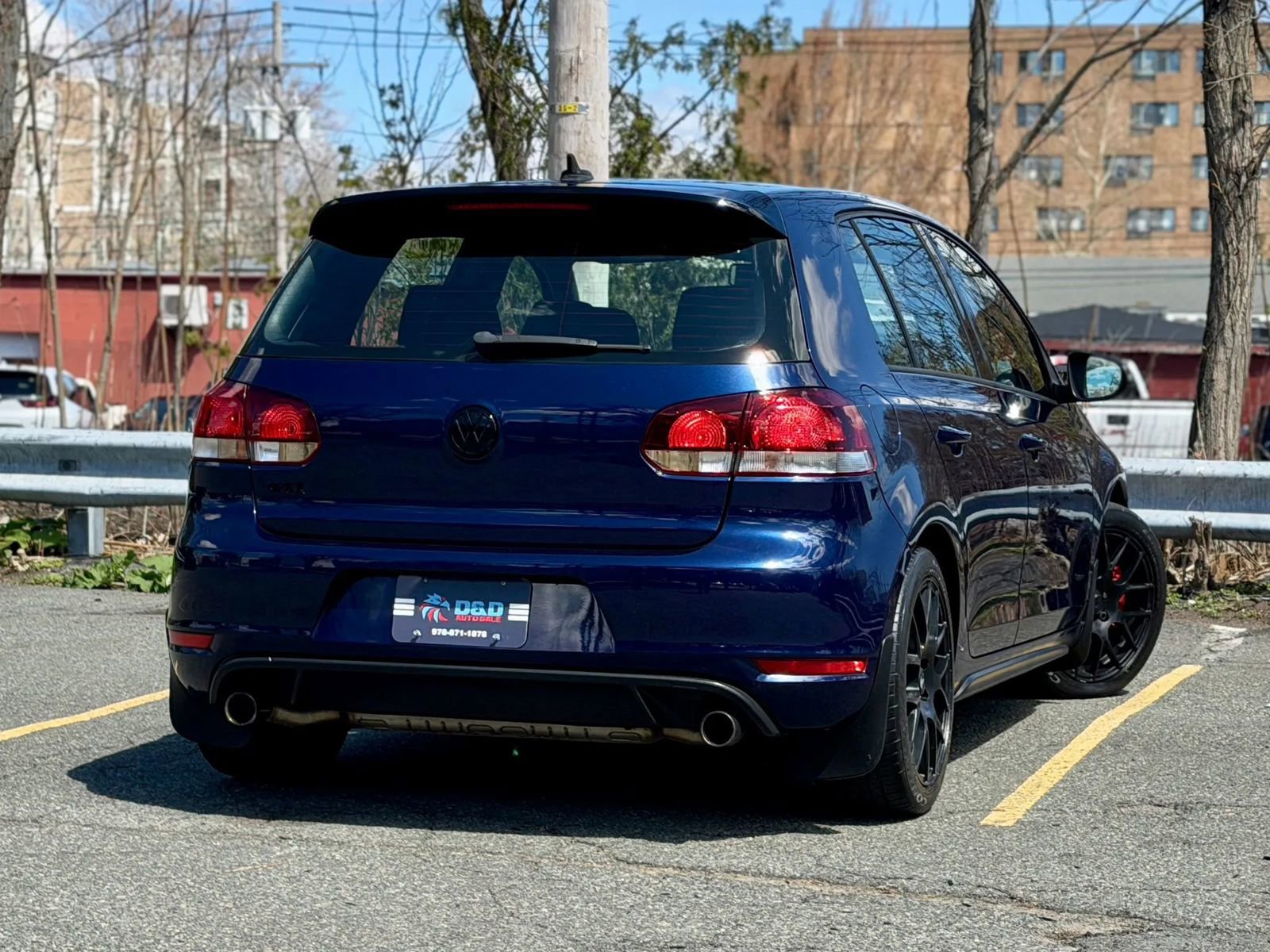 Used 2011 Volkswagen Golf 4-Door FWD image 5