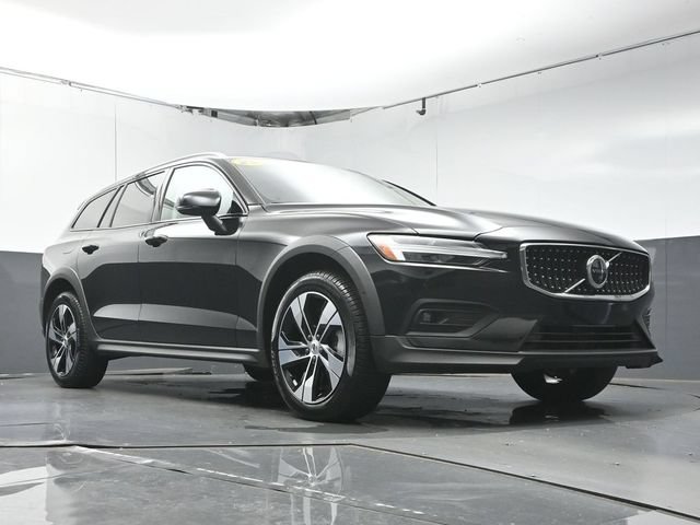 Used 2025 Volvo V60 B5 Cross Country Plus AWD/4WD image 34