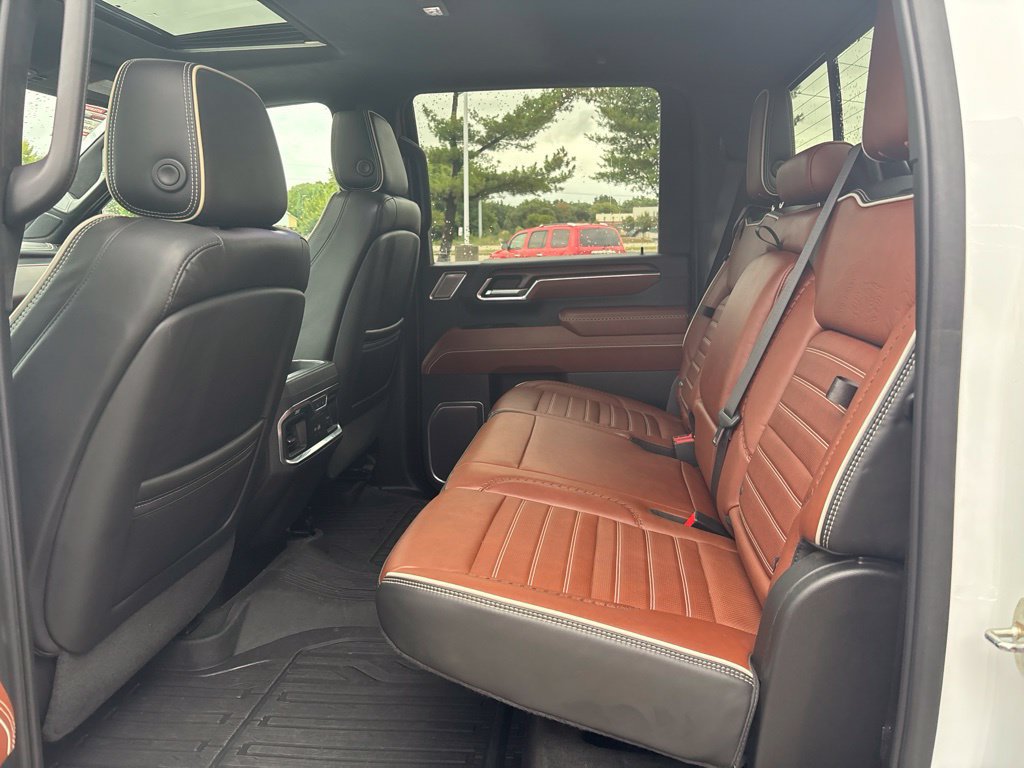 Used 2024 GMC Sierra 3500 Denali Ultimate AWD/4WD image 17