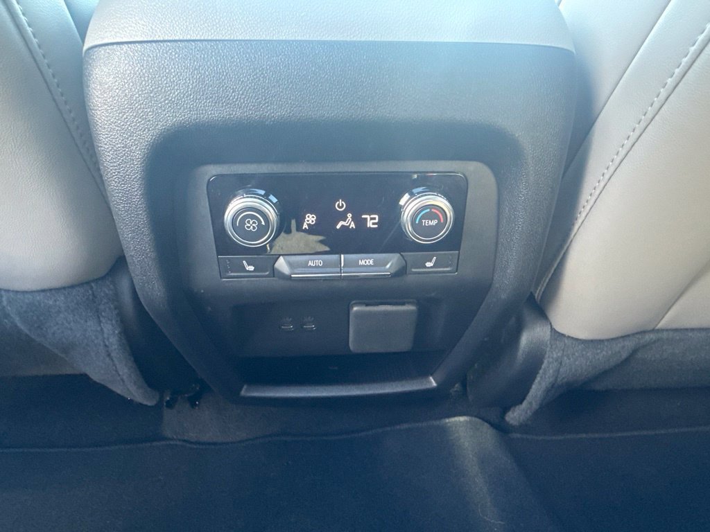 Used 2026 GMC Acadia Elevation w/ Elevation Premium Package FWD image 17
