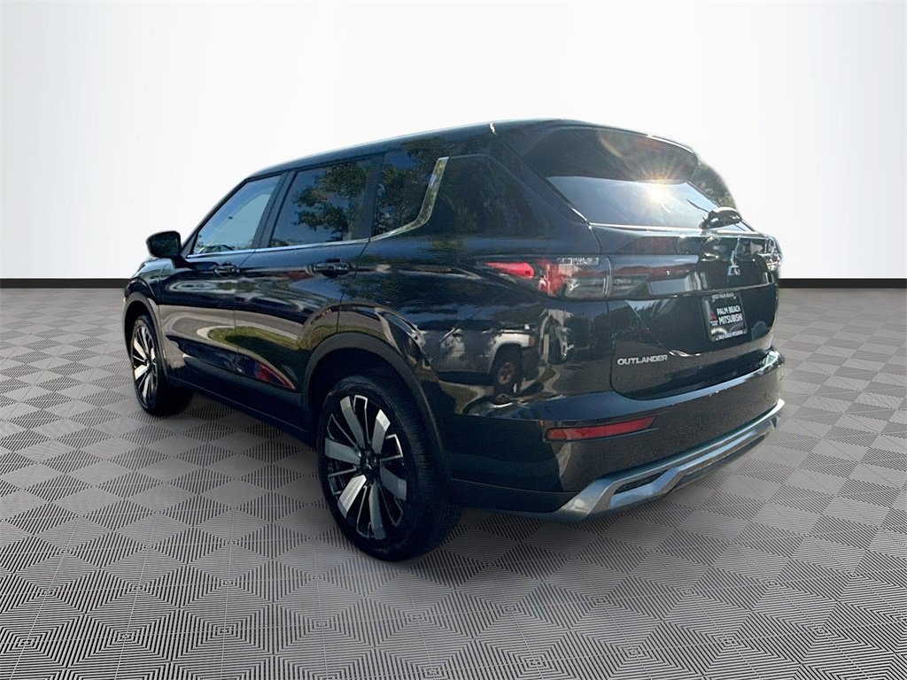 New 2025 Mitsubishi Outlander SE image 7