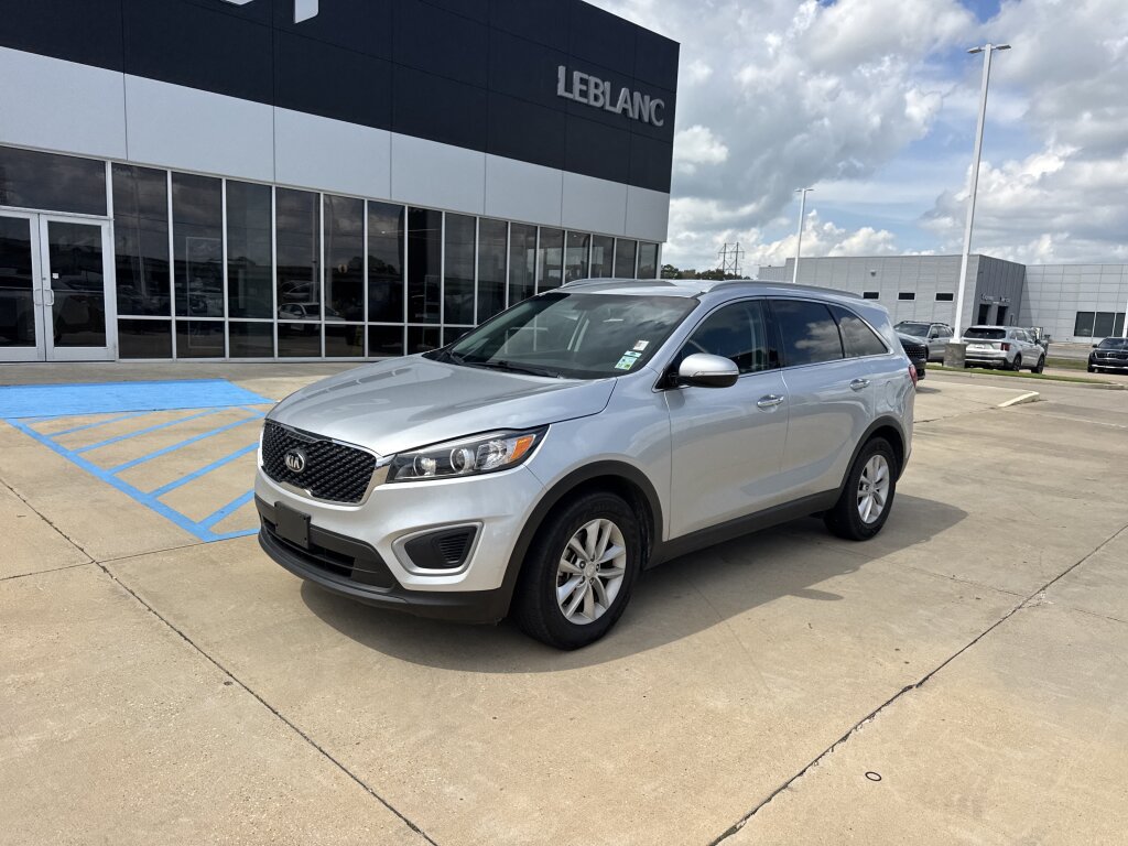 Used 2018 Kia Sorento FWD image 2