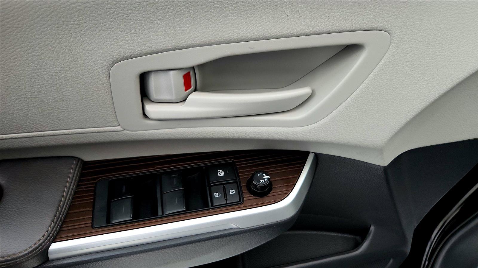 Certified 2024 Toyota Sienna LE image 27