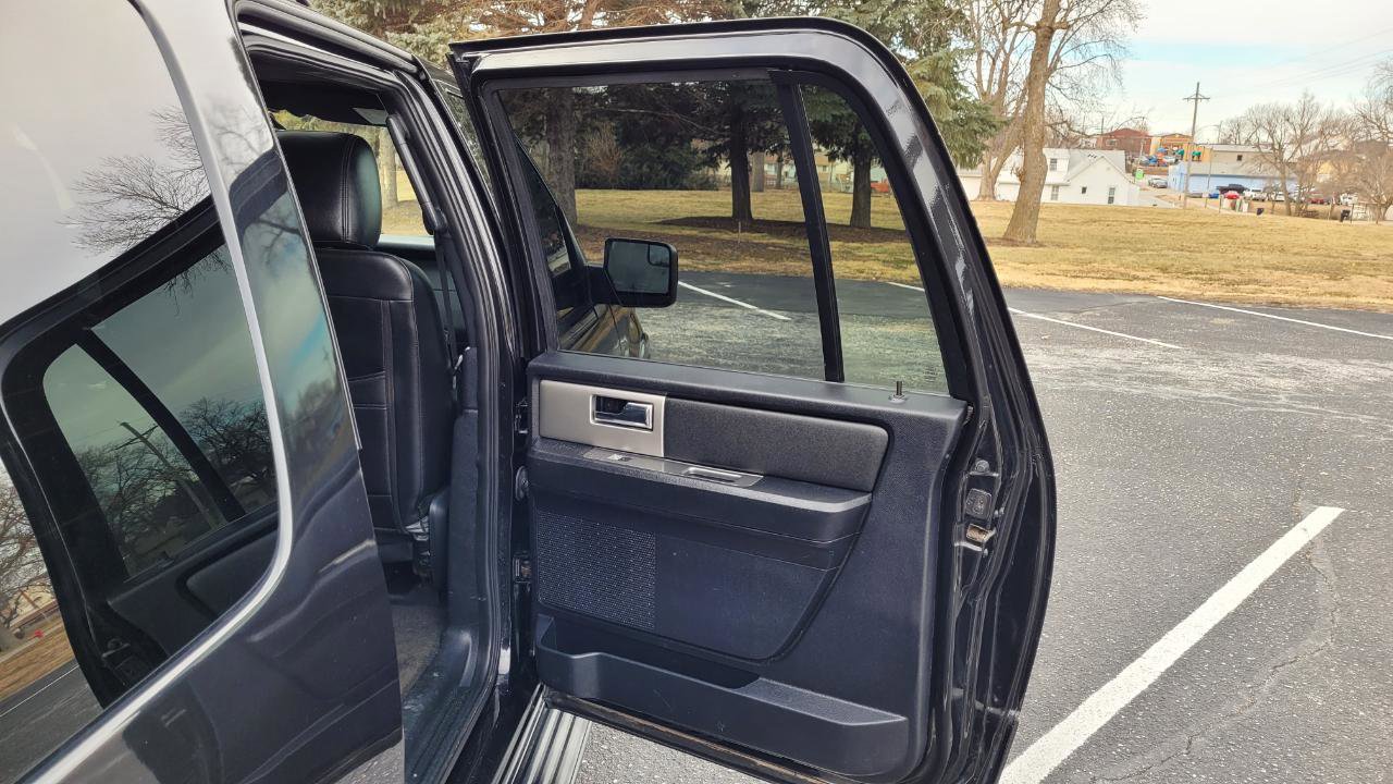 Used 2015 Ford Expedition EL XLT image 26