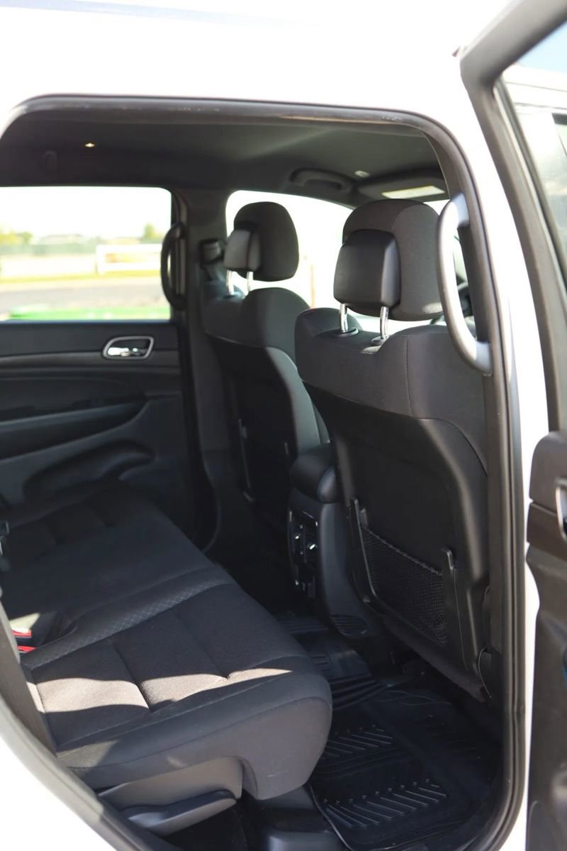 Used 2018 Jeep Grand Cherokee Laredo image 35