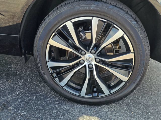 Used 2025 Volvo XC60 B5 Plus AWD/4WD image 8