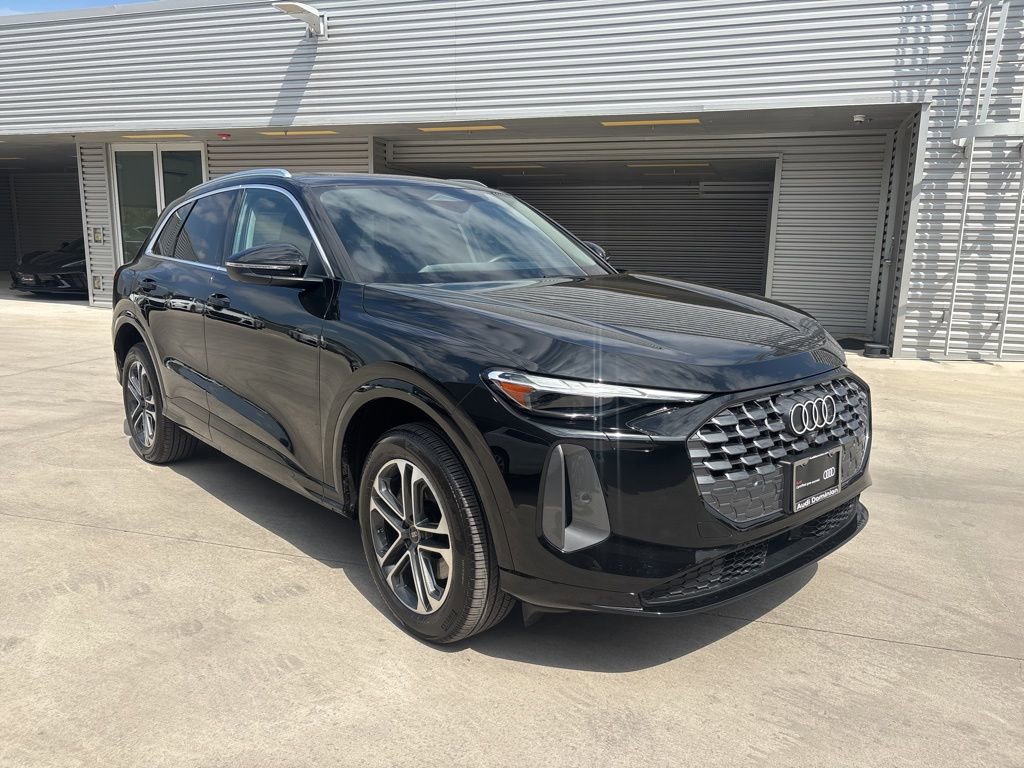 Certified 2025 Audi Q5 Premium w/ Convenience Package image 3