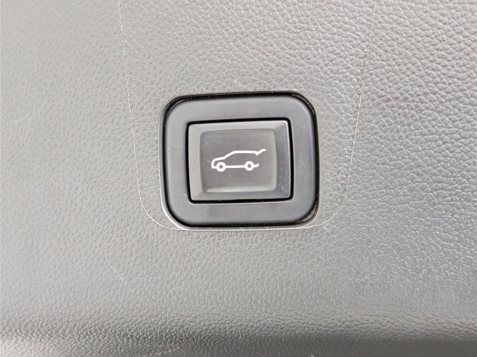 Used 2023 Chevrolet Traverse LT AWD/4WD image 16