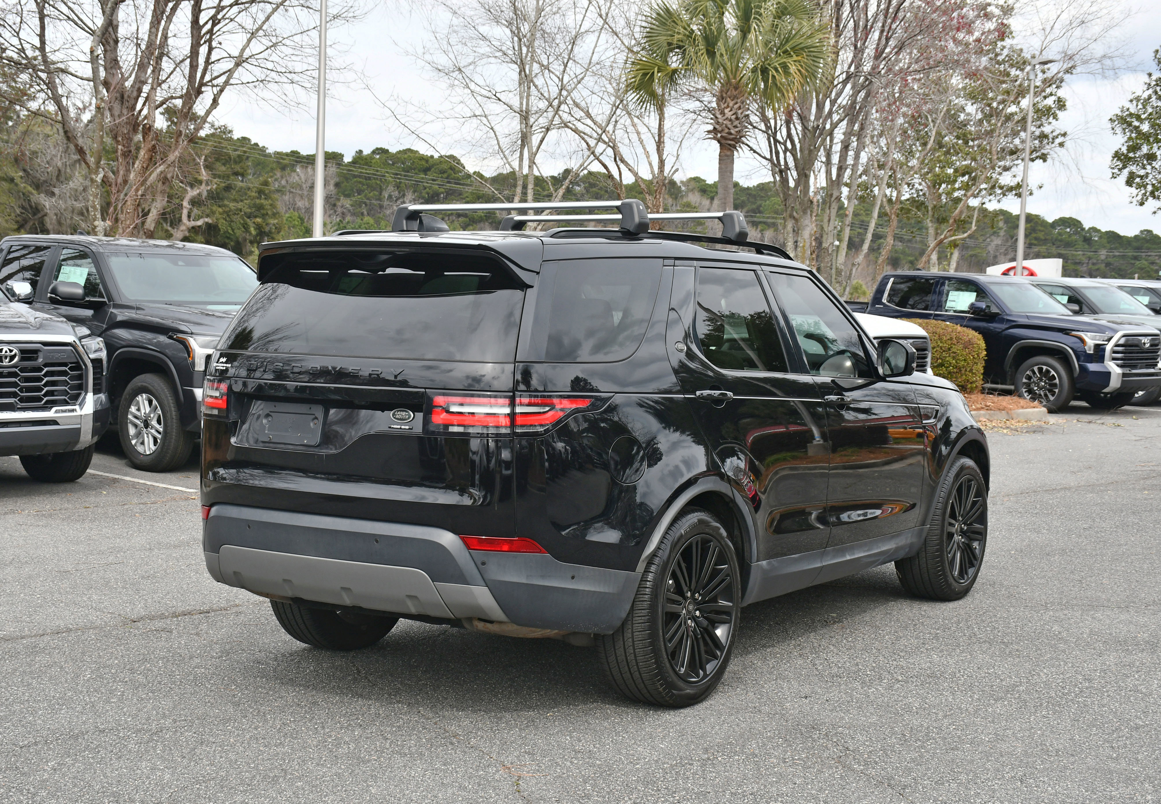 Used 2017 Land Rover Discovery HSE Luxury image 4