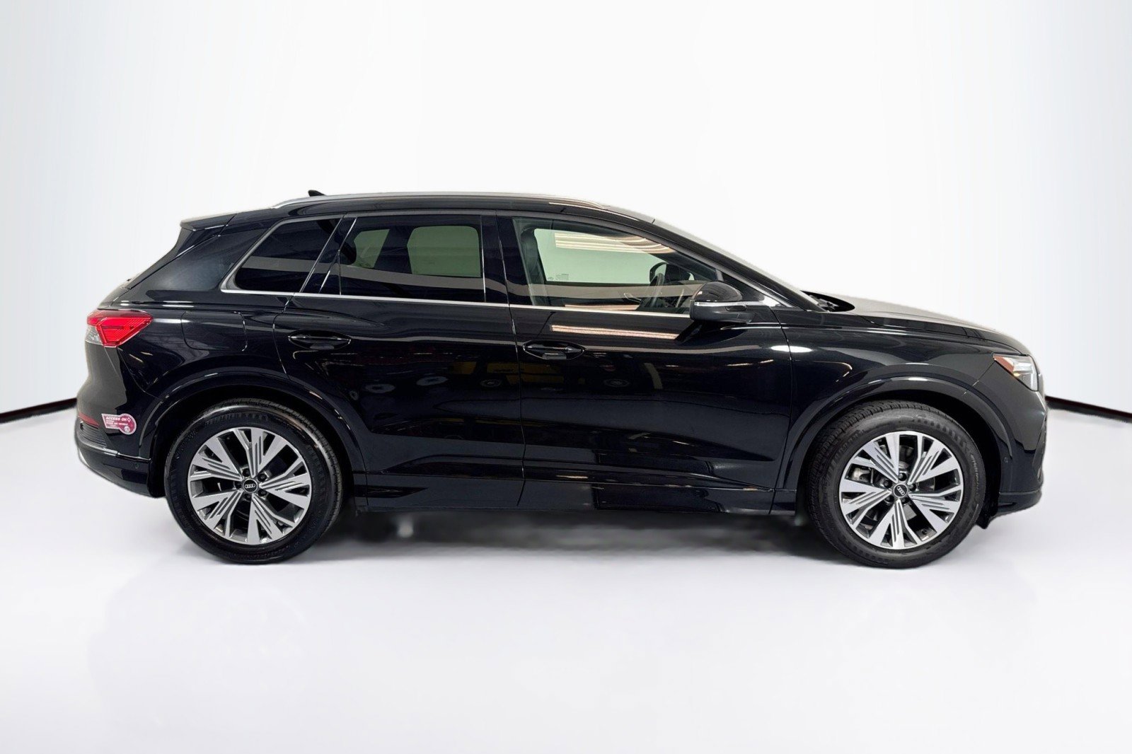 Used 2023 Audi Q4 e-tron Premium Plus w/ Premium Plus image 4